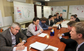 Леонид Федун во время совещания. Апрель 2013 года.